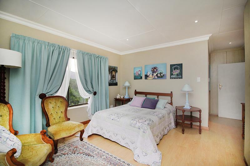 5 Bedroom Property for Sale in Village On Sea Western Cape